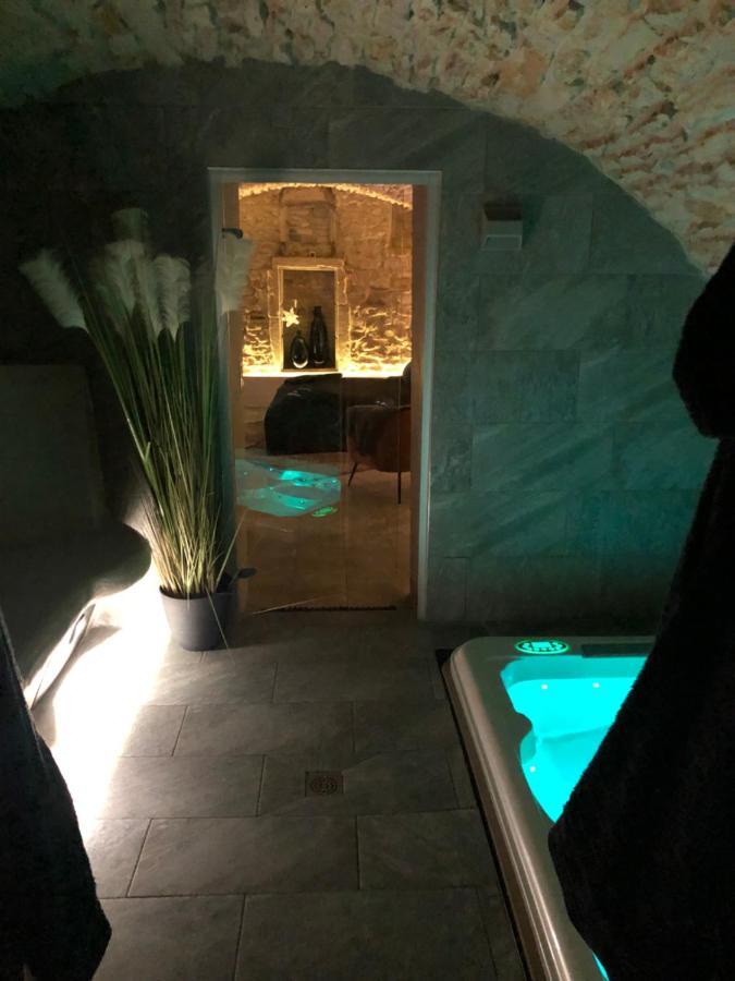 Jaccuzi & Spa Des Caves Stanislas Nancy Buitenkant foto